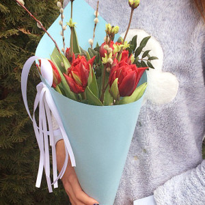 букет цветов, сладкие подарки