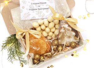 Подарочный набор на Новый год корпоративный подарочный набор с орехами и сухофруктами